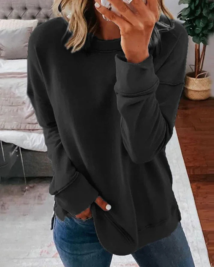 Dam sweatshirt i färggrann design, perfekt för avslappnad fritidsstil och vardagsbruk.