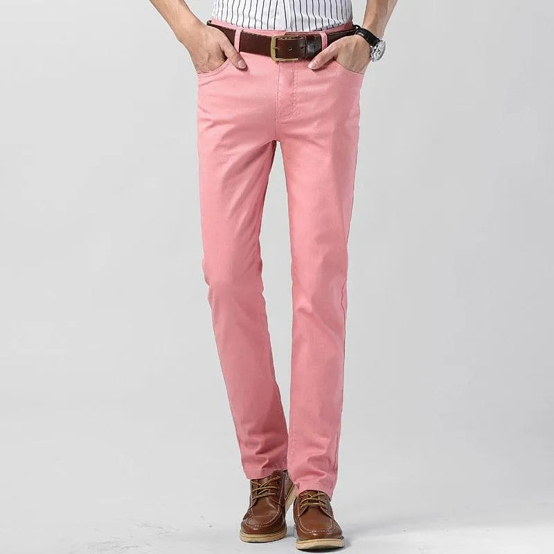Mångsidiga casual herrbyxor. Färggranna chinos som passar perfekt för en avslappnad stil.