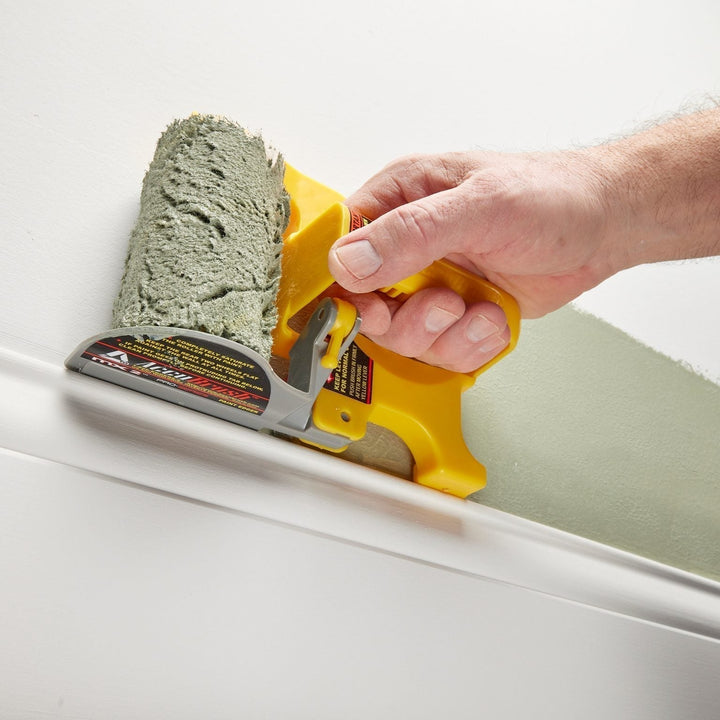 DIY-färgrulle med smart kantguide för hemmafix. Perfekt målarverktyg för snabb renovering och precisionsmålning.