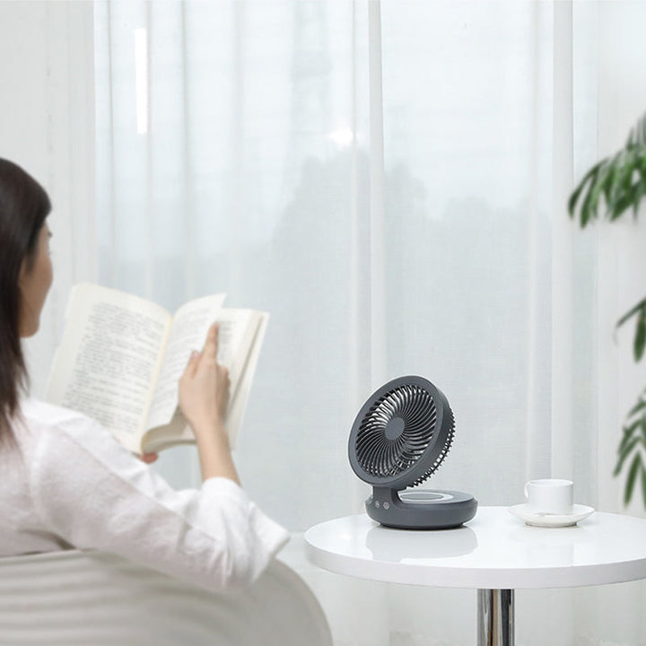 "Fällbar skrivbordsfläkt med nattljusfunktion, grå eller vit, modern design för arbets- eller sovrum."