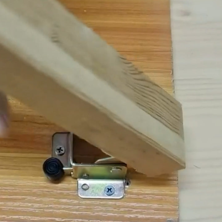 "Fällbart låsgångjärn för DIY-projekt, guldfärgad metall med antik finish, idealisk för hyllor och hopfällbara bord."