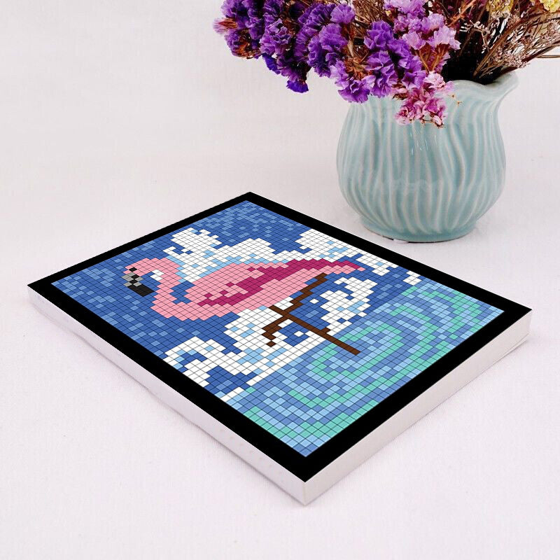 "Färg Quest Aktivitetsbok med akvarellpennor, färgglada mönster med geometriska former på svart bakgrund, kreativ upplevelse.