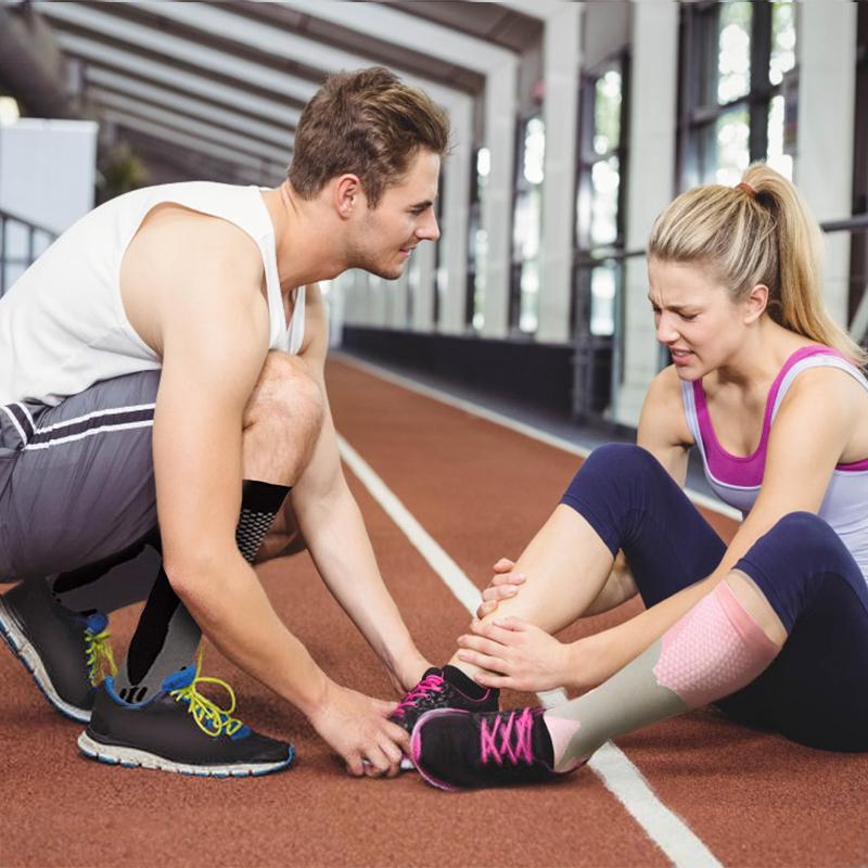 "Färgade knähöga sportkompressionsstrumpor, nylon, olika färger, för träning och återhämtning, 20-30 mmHg kompression."
