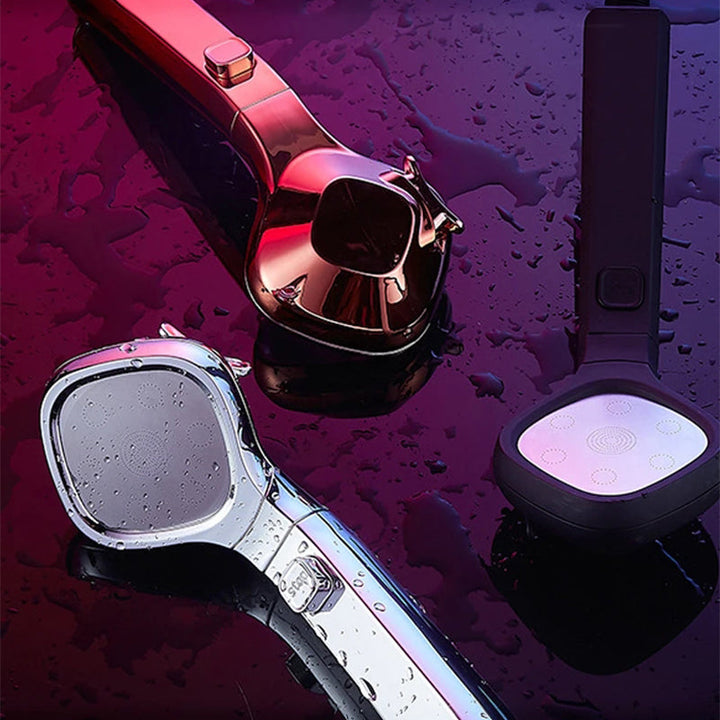 "Färgfullt högtrycks duschmunstycke med justerbart vattentryck och sex moderna färgval för stilren duschupplevelse."