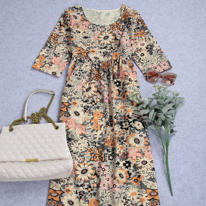 "Färgglad blommig midikjol i polyester med A-linje och praktiska fickor, framifrån vy för en sofistikerad look."