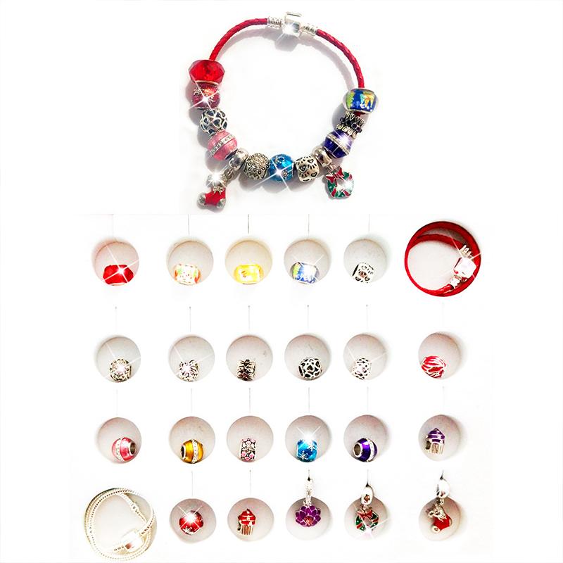 "Färgglad DIY armband adventskalender för tjejer, med varje dag en ny berlock, nickelfritt och anpassningsbart armband."