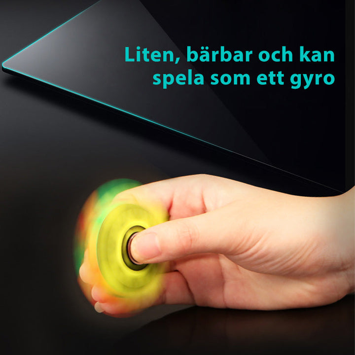 "Färgglad fidget Rubiks kub i svart, korall och ljusblå. Kombinerar stresslindring med rolig och mångsidig design."