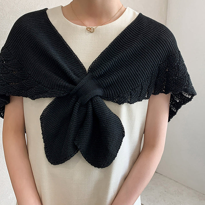 "Färgglad fiskstjärtsmönstrad sjalsjal i polyester med livfulla färger för kvinnor, perfekt som elegant accessoar."
