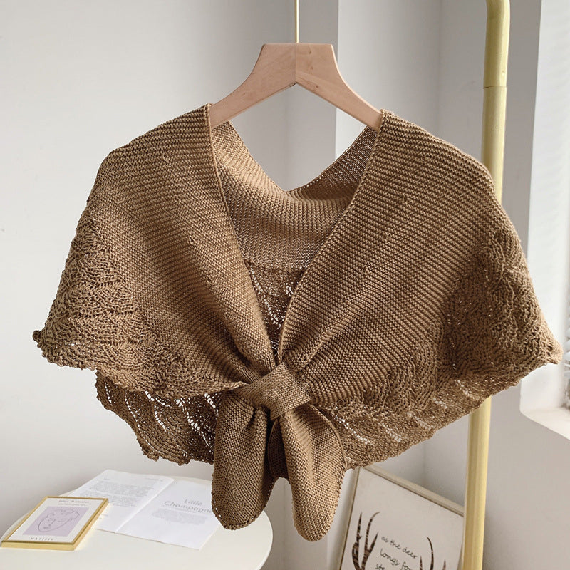 "Färgglad fiskstjärtsmönstrad sjalsjal i polyester med livfulla färger för kvinnor, perfekt som elegant accessoar."