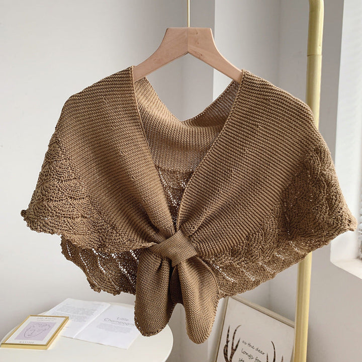"Färgglad fiskstjärtsmönstrad sjalsjal i polyester med livfulla färger för kvinnor, perfekt som elegant accessoar."