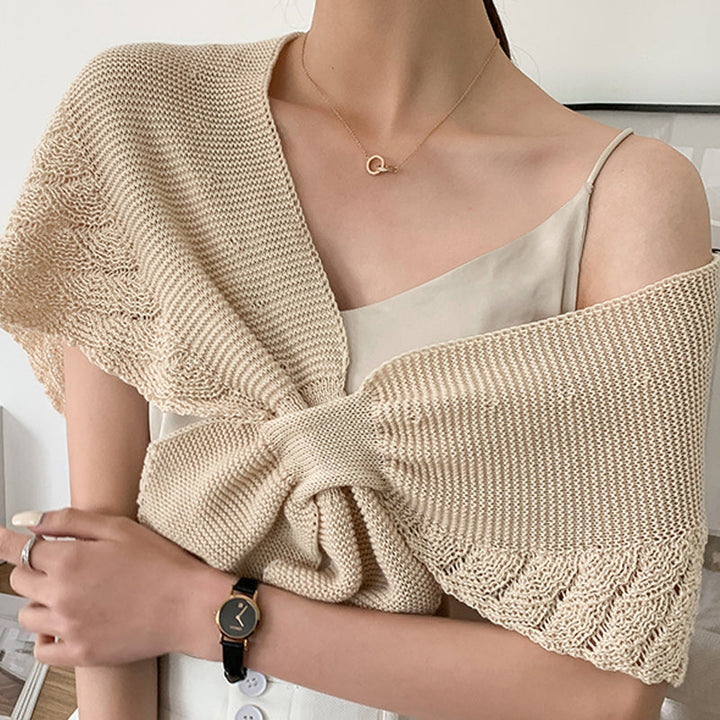 "Färgglad fiskstjärtsmönstrad sjalsjal i polyester med livfulla färger för kvinnor, perfekt som elegant accessoar."