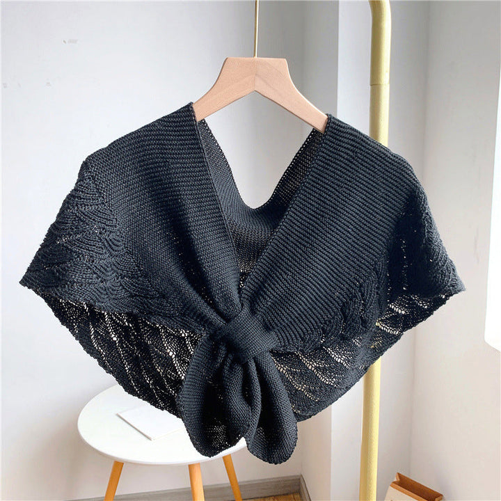 "Färgglad fiskstjärtsmönstrad sjalsjal i polyester med livfulla färger för kvinnor, perfekt som elegant accessoar."