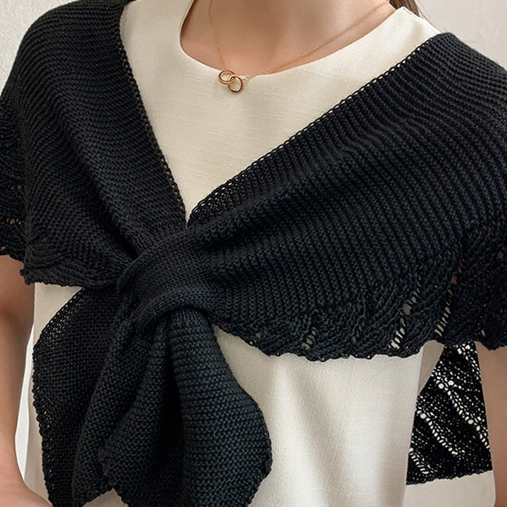 "Färgglad fiskstjärtsmönstrad sjalsjal i polyester med livfulla färger för kvinnor, perfekt som elegant accessoar."