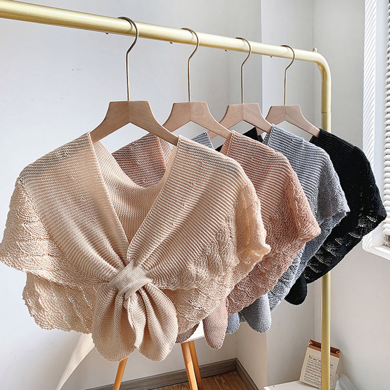 "Färgglad fiskstjärtsmönstrad sjalsjal i polyester med livfulla färger för kvinnor, perfekt som elegant accessoar."