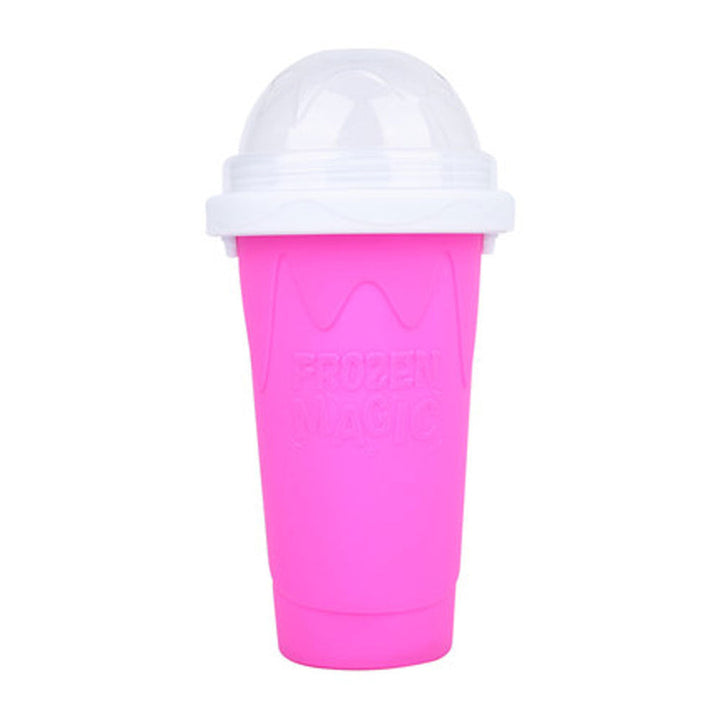 "Färgglad magisk slush-kopp i silikon för uppfriskande sommarfrysupplevelse. Perfekt för att göra frysta drycker hemma."