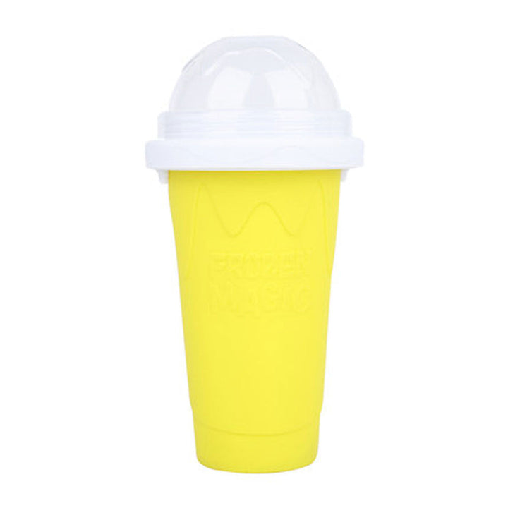 "Färgglad magisk slush-kopp i silikon för uppfriskande sommarfrysupplevelse. Perfekt för att göra frysta drycker hemma."