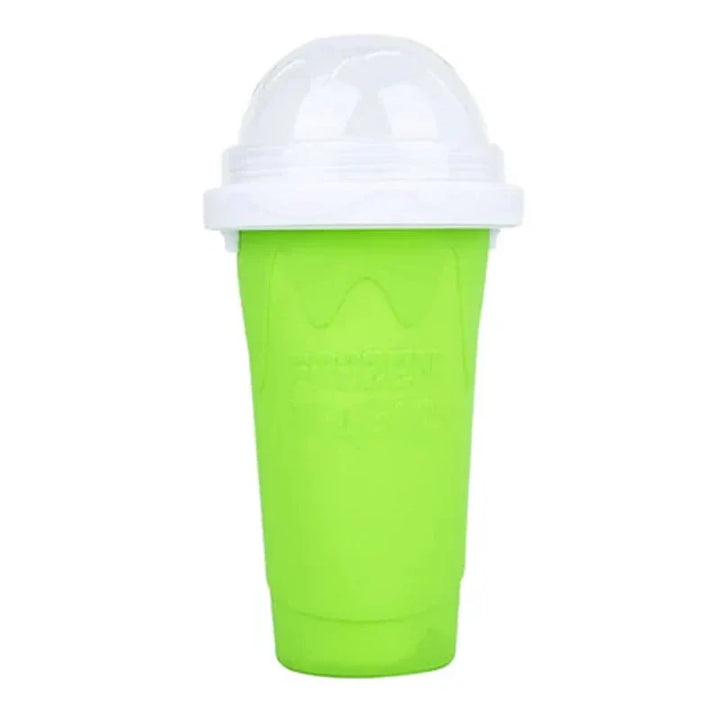 "Färgglad magisk slush-kopp i silikon för uppfriskande sommarfrysupplevelse. Perfekt för att göra frysta drycker hemma."
