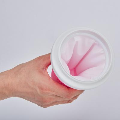 "Färgglad magisk slush-kopp i silikon för uppfriskande sommarfrysupplevelse. Perfekt för att göra frysta drycker hemma."