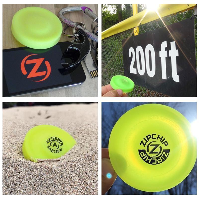 "Färgglad Mini Pocket Frisbee för utomhuslek, liten nog för fickan, perfekt för stranden och trädgårdsspel."