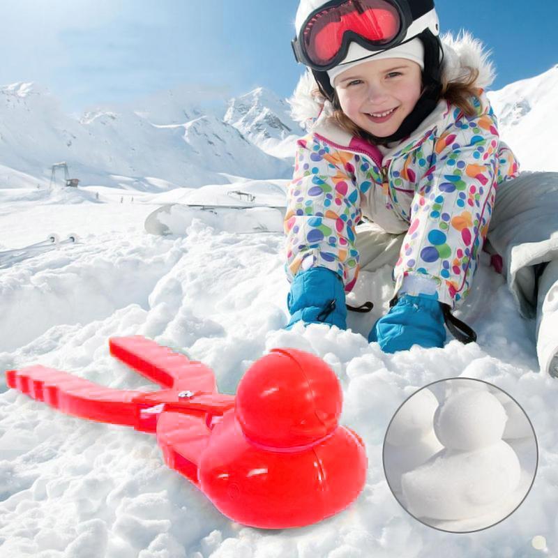 "Färgglad Snow Duck barnlekform i plast för snö och sand, ergonomisk design för enkel formning av ankor utomhus."
