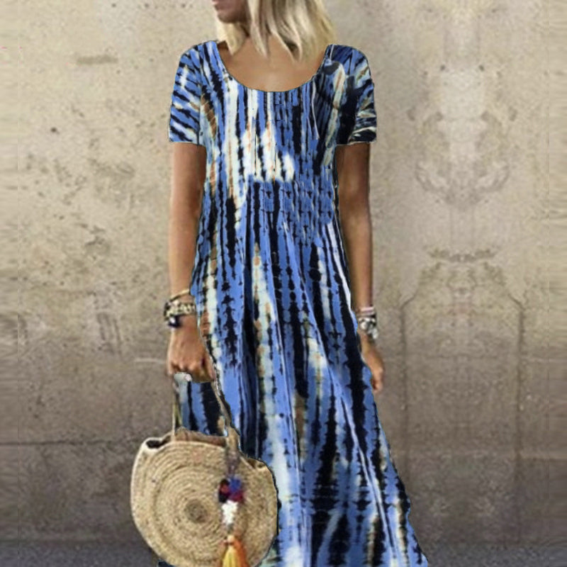 "Färgglad sommarklänning i tie-dye med rund hals och avslappnad passform, perfekt för sommardagar. Enkel och elegant stil."