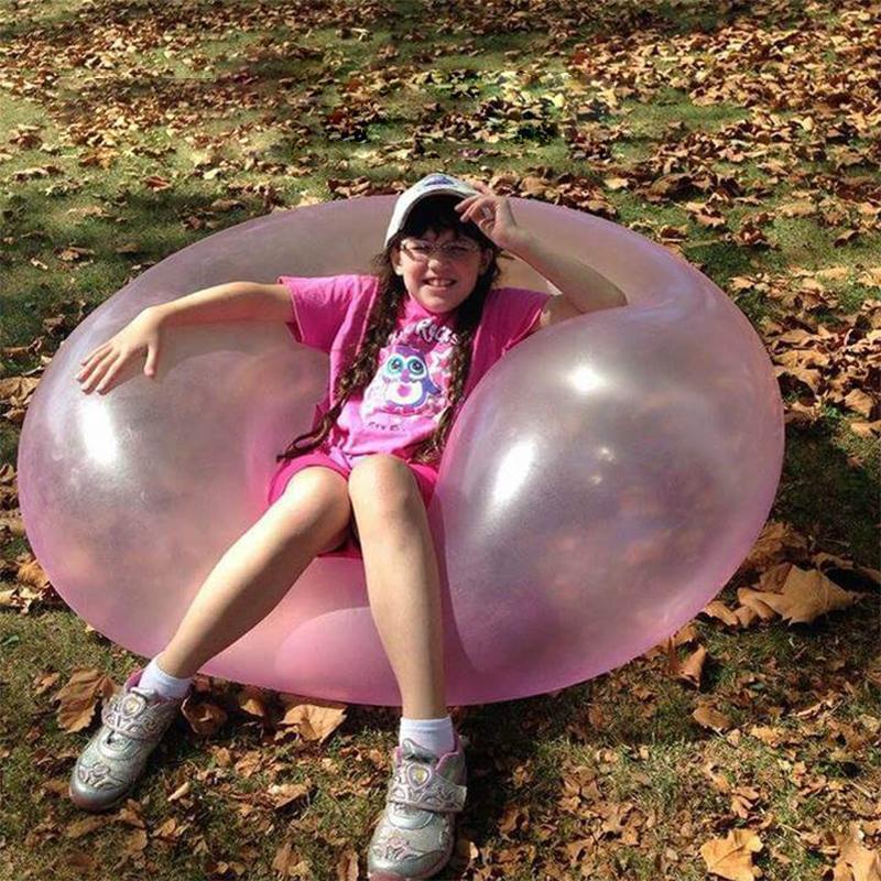 "Färgglad uppblåsbar Bubble Ball för barn, perfekt för utomhuslek. Tillverkad av hållbart material, finns i rosa, grön och bl