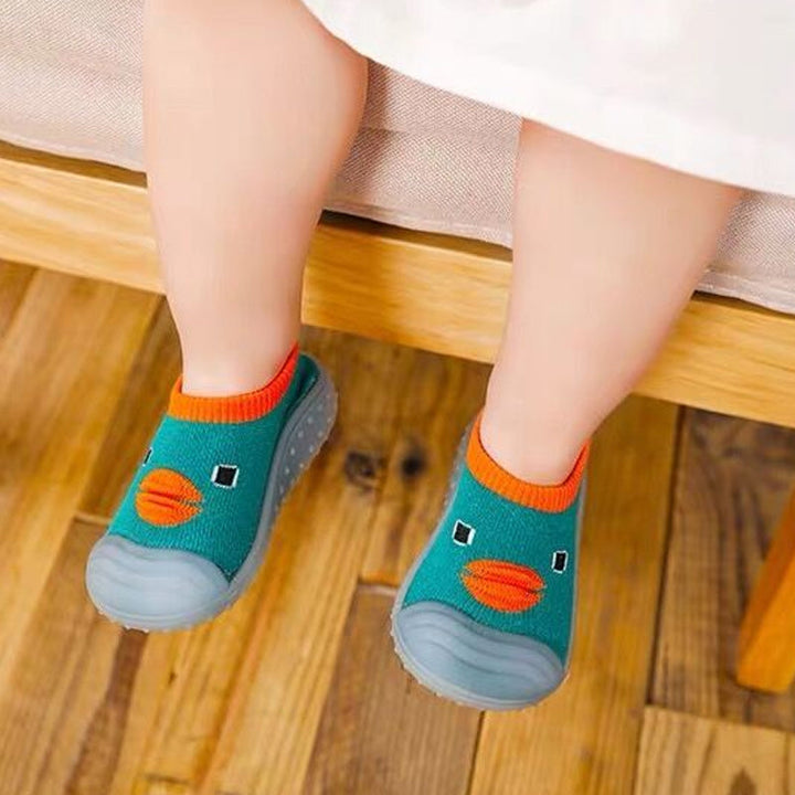 "Färgglada, bekväma barnsko för småbarn med halkfri sula, perfekt för lek och utforskning, enkel på- och avtagning."