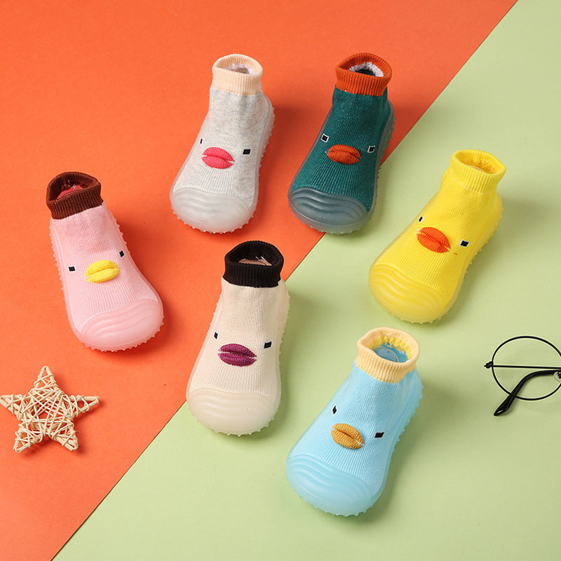 "Färgglada, bekväma barnsko för småbarn med halkfri sula, perfekt för lek och utforskning, enkel på- och avtagning."