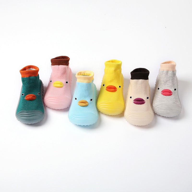 "Färgglada, bekväma barnsko för småbarn med halkfri sula, perfekt för lek och utforskning, enkel på- och avtagning."