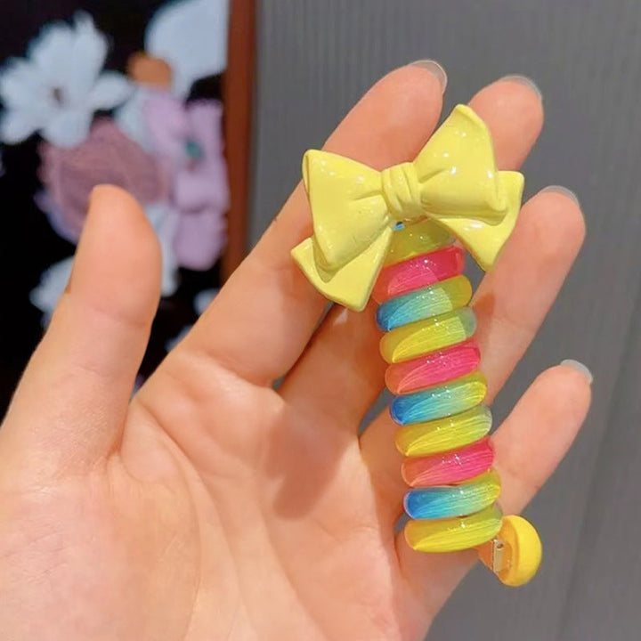 "Färgglada, elastiska hårband för barn med tecknade motiv och blommönster i flera färger, perfekta för daglig användning."