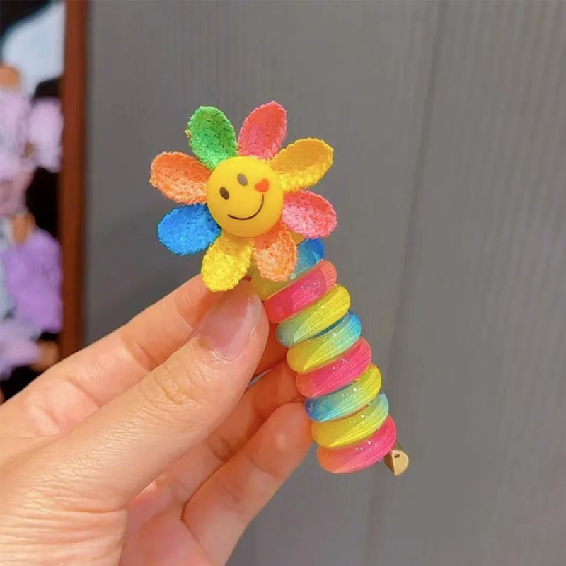 "Färgglada, elastiska hårband för barn med tecknade motiv och blommönster i flera färger, perfekta för daglig användning."
