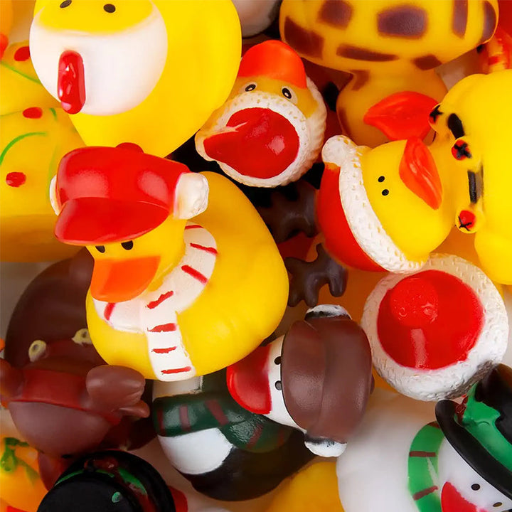 "Färgglada gummiankor i juldesign, adventskalender för barn, nedräkning till jul, leksak i set om 24 ankfigurer."