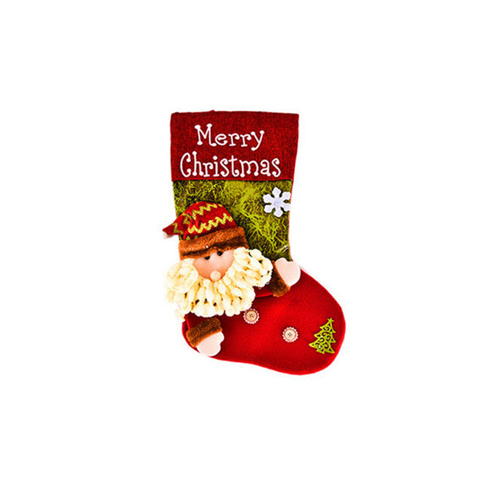 "Färgglada julstrumpor i plysch och stickat tyg med motiven Snögubbe, Tomten och Ren, perfekta för juldekoration."