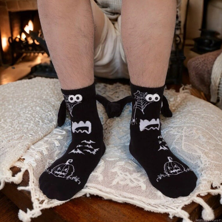 "Färgglada julstrumpor med magneter, unisex, i bomullsblandning med mönster och filtögon, perfekt julaccessoar."