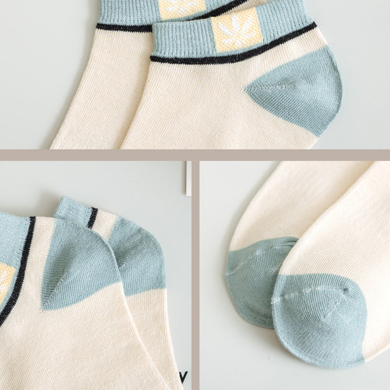 "Färgglada och andningsbara sportstrumpor av bomullsblandning, elastiska för perfekt passform och komfort året runt."