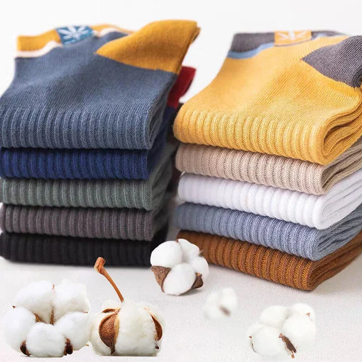 "Färgglada och andningsbara sportstrumpor av bomullsblandning, elastiska för perfekt passform och komfort året runt."