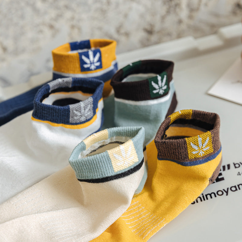 "Färgglada och andningsbara sportstrumpor av bomullsblandning, elastiska för perfekt passform och komfort året runt."