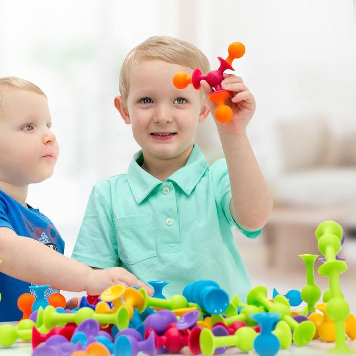 Färgglada POP! sugleksaker av BPA-fritt silikon, olika storlekar, fäster enkelt, stimulerar kreativitet och finmotorik.