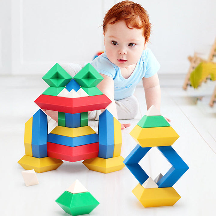 Färgglada pyramide stapelblock i ABS-plast för barn, främjar kreativitet och finmotorik, säkra med rundade hörn.