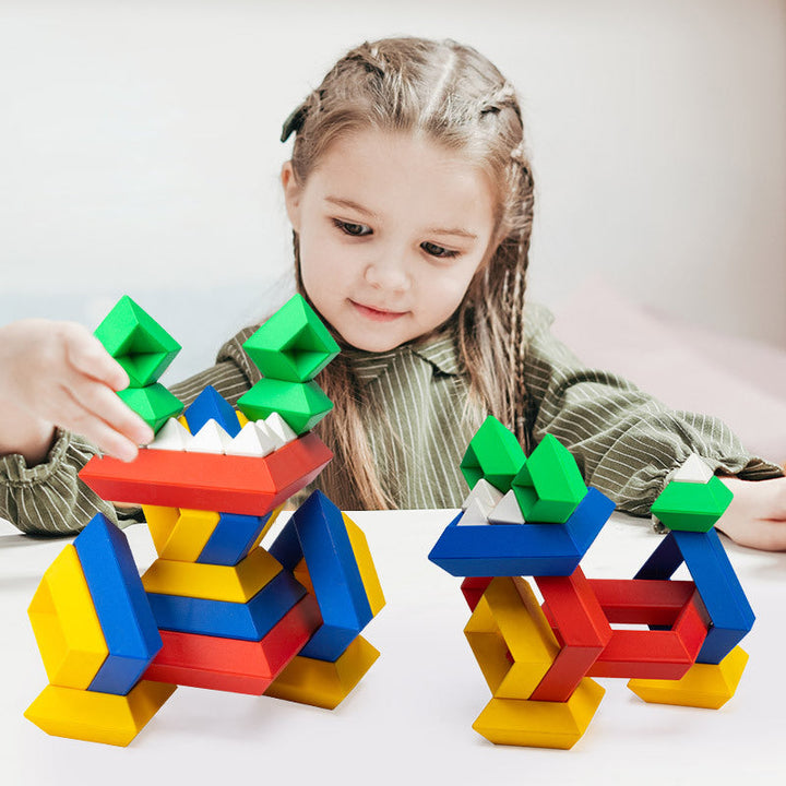 Färgglada pyramide stapelblock i ABS-plast för barn, främjar kreativitet och finmotorik, säkra med rundade hörn.