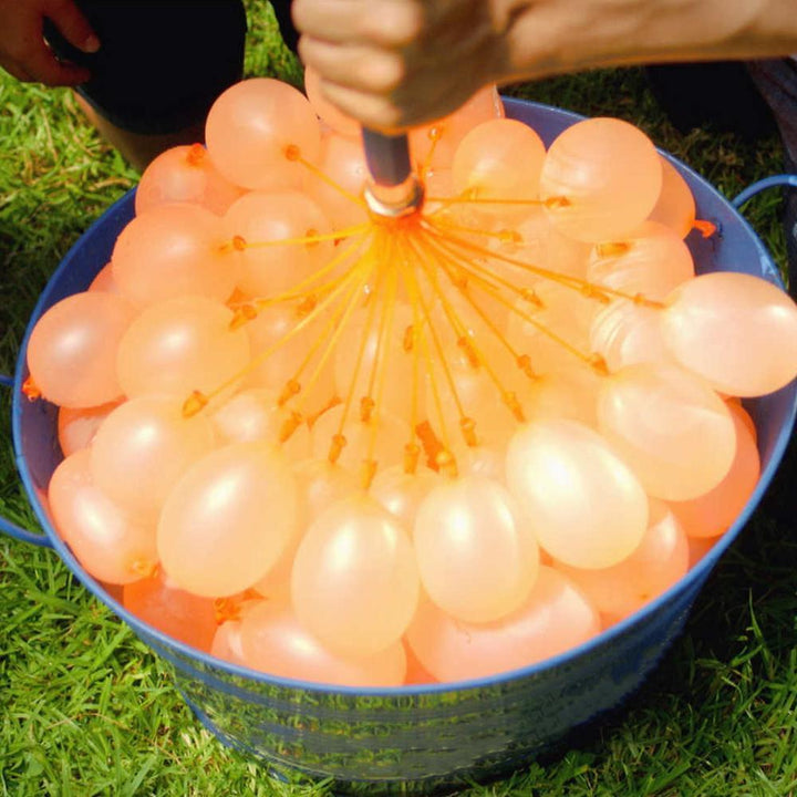 "Färgglada vattenballonger för sommarnöje, blandade färger som röd, blå och grön, perfekt för utomhuslekar."