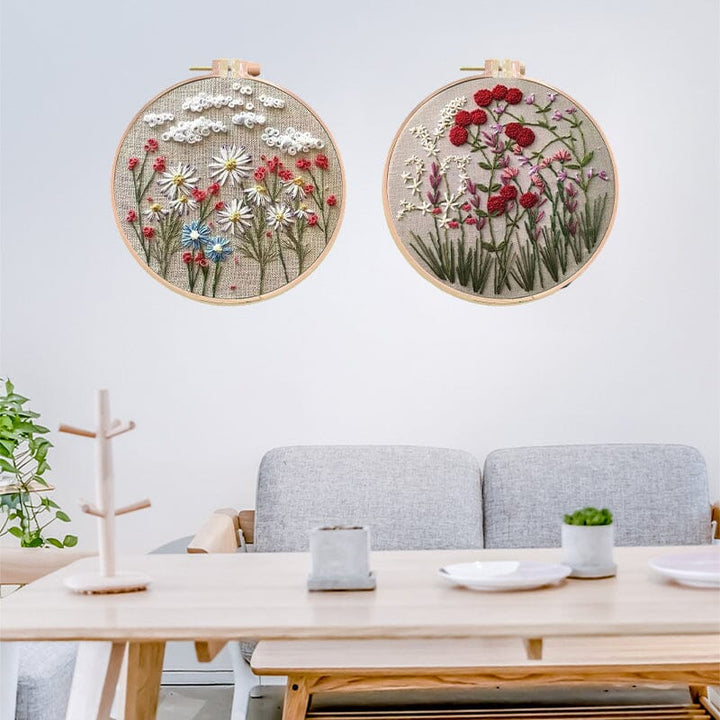 "Färgglatt broderikit för nybörjare med blomstertema, komplett med träram och verktyg för enkel start."