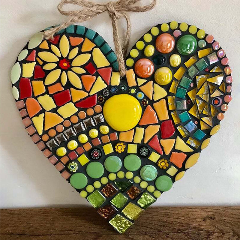 "Färgglatt mosaikhjärta för trädgård, handgjord dekor med glittrande mosaikbitar, mångfärgad och elegant för inomhus/utomhus.