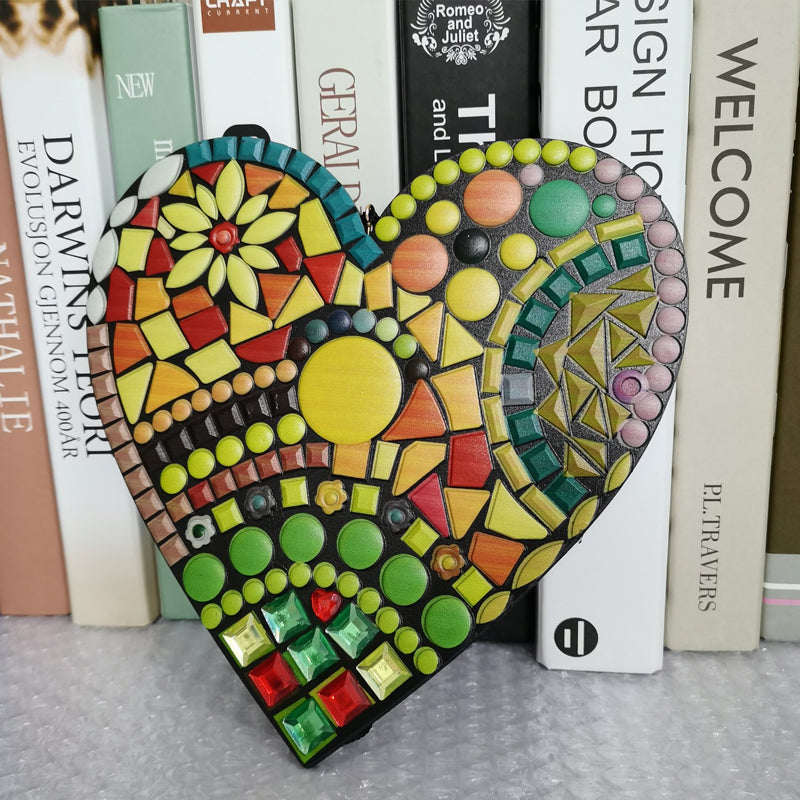 "Färgglatt mosaikhjärta för trädgård, handgjord dekor med glittrande mosaikbitar, mångfärgad och elegant för inomhus/utomhus.