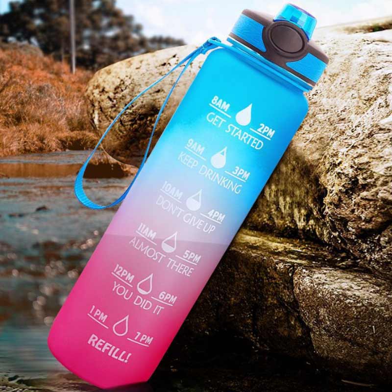 "Färggradient vattenflaska i BPA-fri Tritan, perfekt för utomhusbruk, 1000 ml, elegant och hållbar med modern design."
