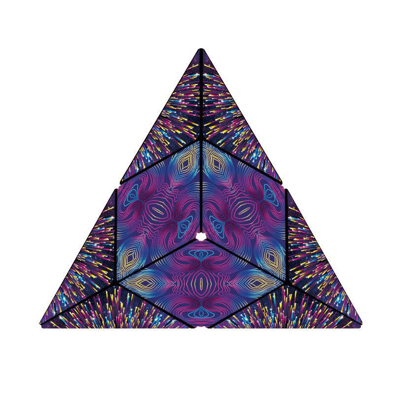 "Färggrann magnetisk kubleksak för barn, formad som en geometrisk mönstertransformation, perfekt för kreativ lek."