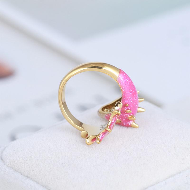 "Färgstark drakring för kvinnor med justerbar storlek, i blå, röd, grön och rosa stenar, för elegant charm."