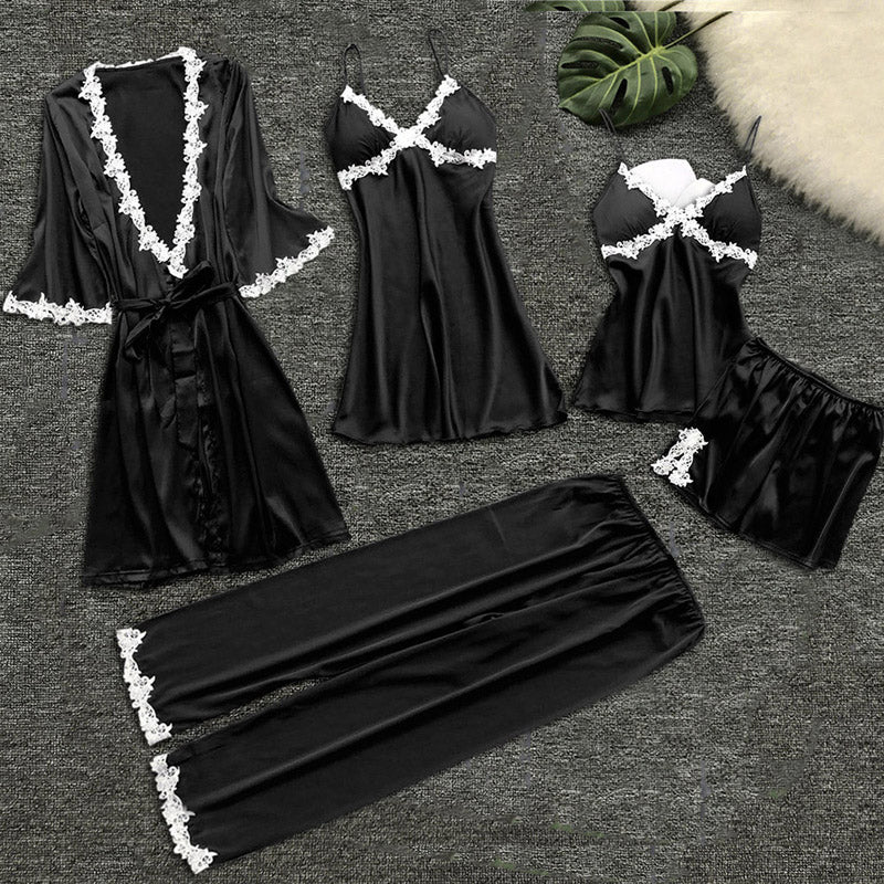 "Femdelad spets pyjamas för damer, elastisk, i elegant röd nyans, med hängselkjol och broderade detaljer."