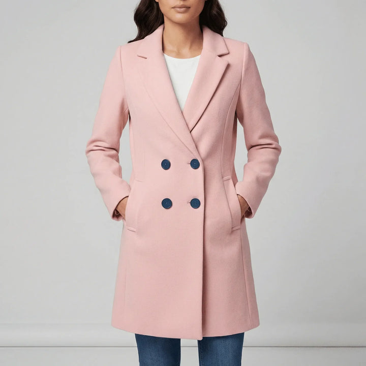 Klassisk figursydd damkappa Kiara. Smickrande lång kappa för elegant vardagsstil.