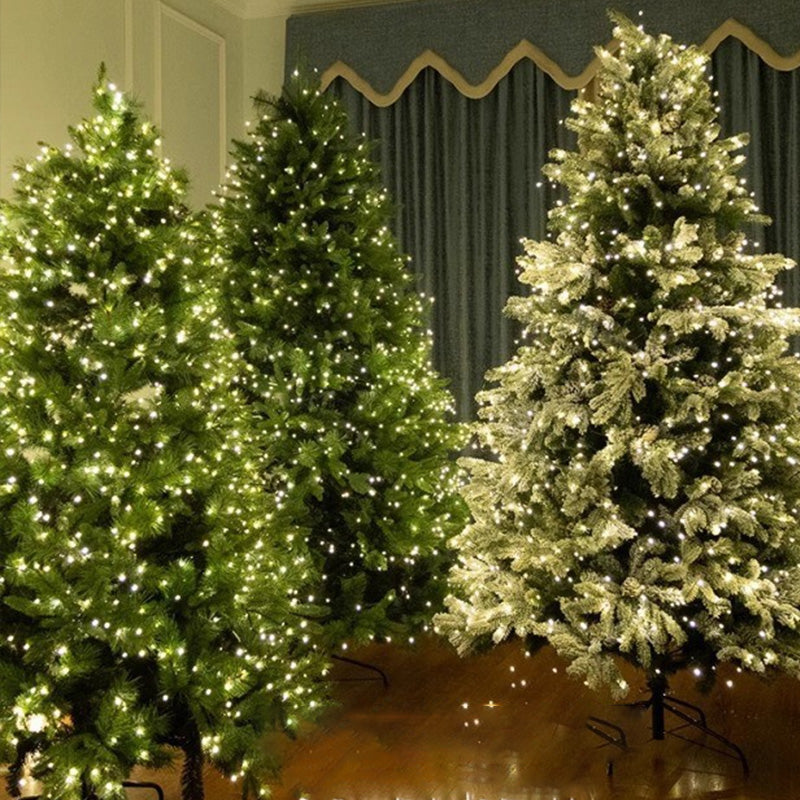 "Fjärrstyrt LED-julgransljusband med stjärnhimmel, blinkande stjärnor på flexibel tråd, skapar magisk julbelysning."